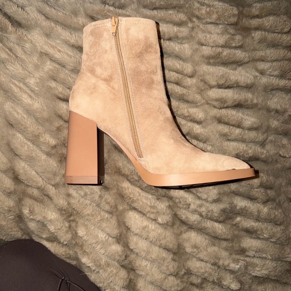 Steve Madden Tan Suede Block Heel Boots - Picture 2 of 9